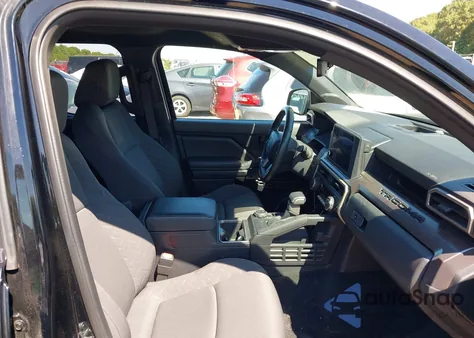 2024 Toyota Tacoma Sr5 4Wd z USA, uszkodzony, nr VIN 3TYLB5JN2RT004225